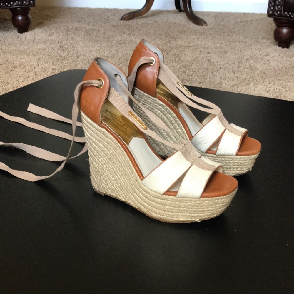 Michael Kors Las Rosas wedge, canvas leather, ecru.